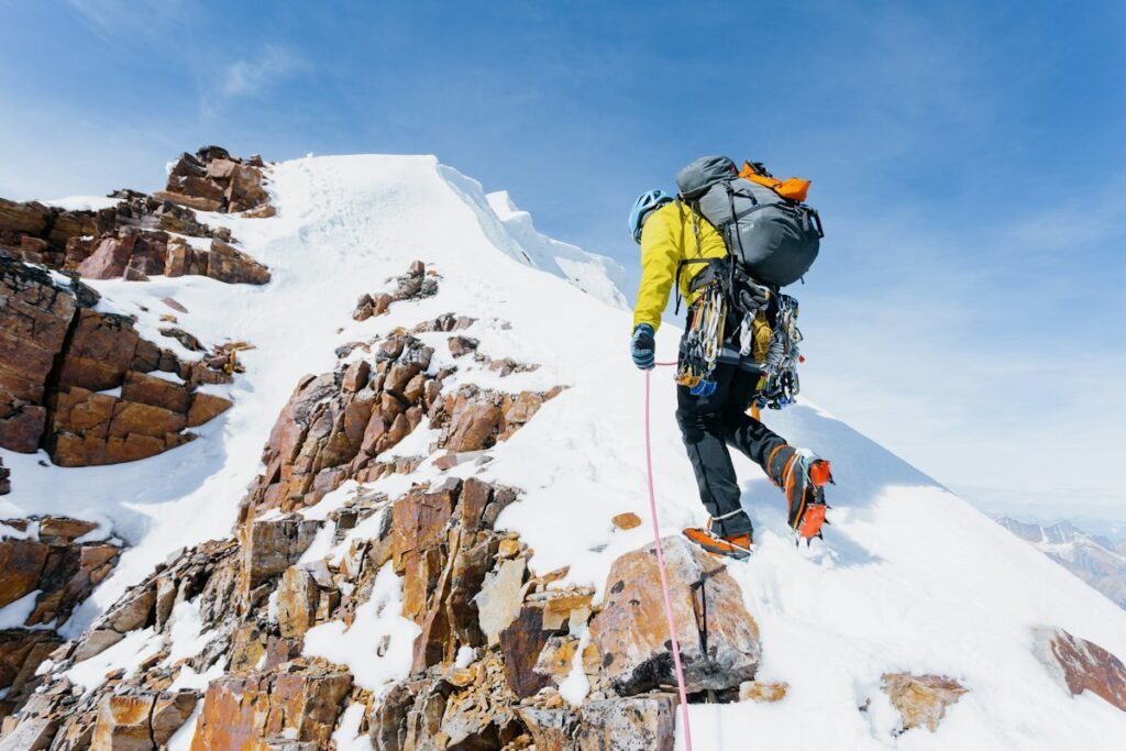 High-Altitude Mountaineering Physiology and Acclimatization Strategy: Hypoxia Management and Expedition Planning